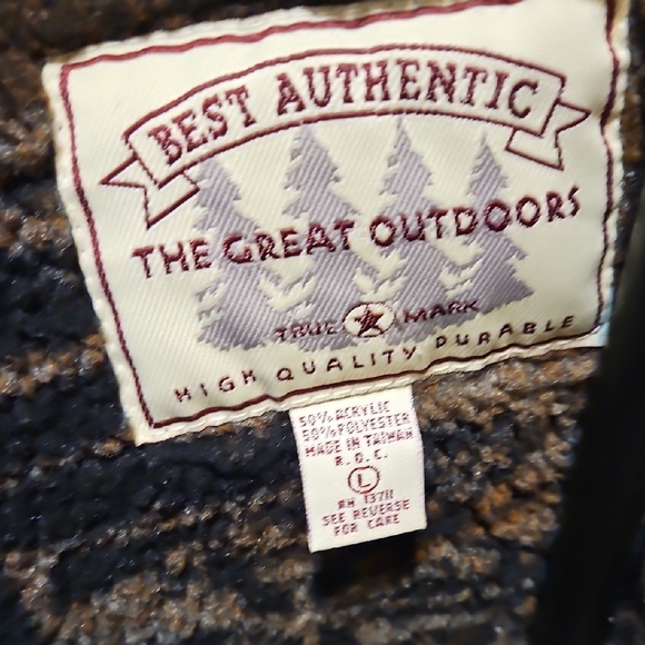 Cozy Women's Multicolor Patterned Vest - Picture 7 of 8